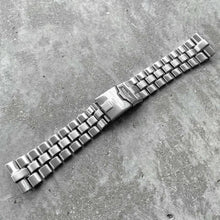 Load image into Gallery viewer, Vintage Breitling Super Avenger Stainless Steel S2303 Bracelet 891A Endlink 24mm
