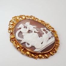 Load image into Gallery viewer, Vintage Toni Cavelti solid 18k gold handcarved shell cameo brooch - Goddess Hera
