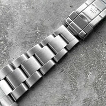 Load image into Gallery viewer, 1997 Rolex GMT Master 16700 Stainless Steel Pepsi
