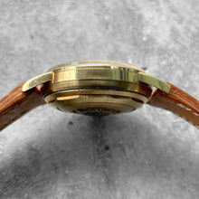 Load image into Gallery viewer, Vintage Longines Conquest Calendar 9005 18K Solid Yellow Gold Enamelled Caseback
