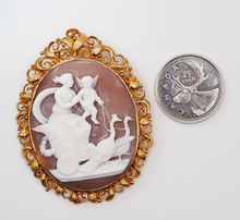Load image into Gallery viewer, Vintage Toni Cavelti solid 18k gold handcarved shell cameo brooch - Goddess Hera
