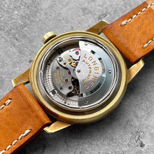 Load image into Gallery viewer, Vintage Longines Conquest Calendar 9005 18K Solid Yellow Gold Enamelled Caseback
