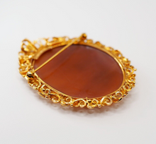 Load image into Gallery viewer, Vintage Toni Cavelti solid 18k gold handcarved shell cameo brooch - Goddess Hera
