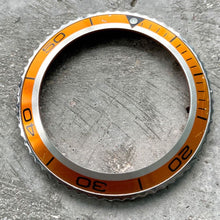Load image into Gallery viewer, Original Omega Seamaster 082SU1703 Planet Ocean 2200.50 Orange Bezel 45.5mm
