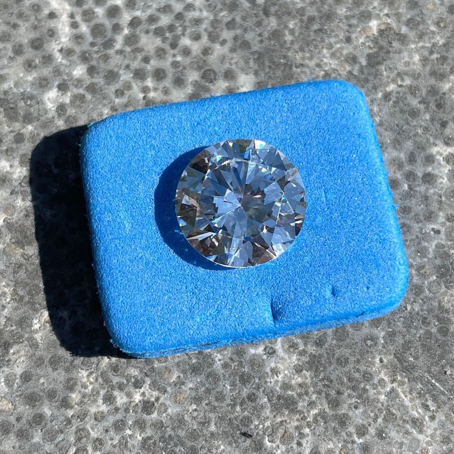 4.06 Natural Round Brilliant Diamond GIA Certified - E VS2 - NO Fluoresce