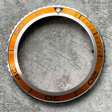 Load image into Gallery viewer, Original Omega Seamaster 082SU1703 Planet Ocean 2200.50 Orange Bezel 45.5mm
