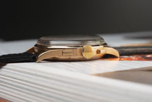 Load image into Gallery viewer, Universal Geneva Uni-Compax 18k Yellow Gold 124103
