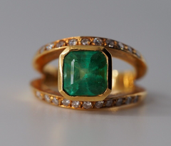 Solid 18K gold natural Emerald and Diamond vintage statement ring