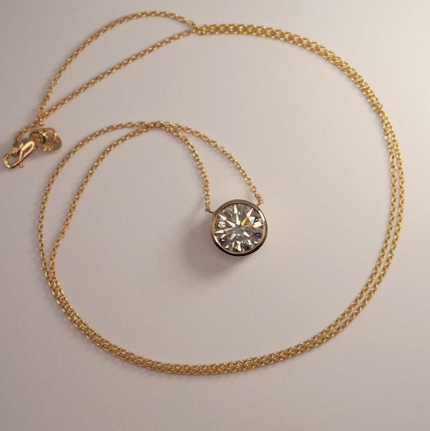 Vintage solid 14-18K gold natural 2.00 ct Diamond solitaire bezel-set necklace