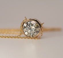 Load image into Gallery viewer, Vintage solid 14-18K gold natural 2.00 ct Diamond solitaire bezel-set necklace
