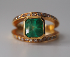 Solid 18K gold natural Emerald and Diamond vintage statement ring