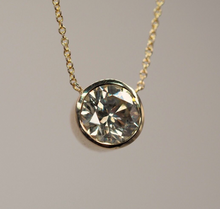 Load image into Gallery viewer, Vintage solid 14-18K gold natural 2.00 ct Diamond solitaire bezel-set necklace

