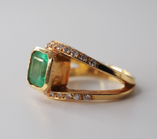 Load image into Gallery viewer, Solid 18K gold natural Emerald and Diamond vintage statement ring
