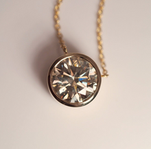Load image into Gallery viewer, Vintage solid 14-18K gold natural 2.00 ct Diamond solitaire bezel-set necklace
