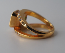 Load image into Gallery viewer, Solid 18K gold natural Emerald and Diamond vintage statement ring
