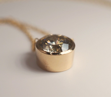 Load image into Gallery viewer, Vintage solid 14-18K gold natural 2.00 ct Diamond solitaire bezel-set necklace
