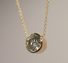 Load image into Gallery viewer, Vintage solid 14-18K gold natural 2.00 ct Diamond solitaire bezel-set necklace
