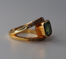 Load image into Gallery viewer, Solid 18K gold natural Emerald and Diamond vintage statement ring

