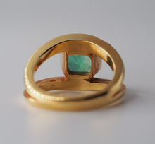 Load image into Gallery viewer, Solid 18K gold natural Emerald and Diamond vintage statement ring
