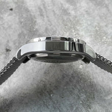 Load image into Gallery viewer, 48mm Breitling A1337011 Super Avenger Stainless Automatic Shark Mesh + Papers
