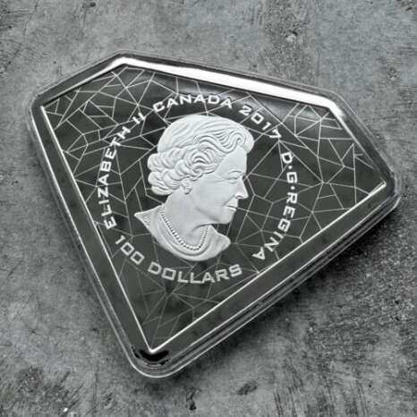 2017 Canada $100 Superman Shield 10oz Coin
