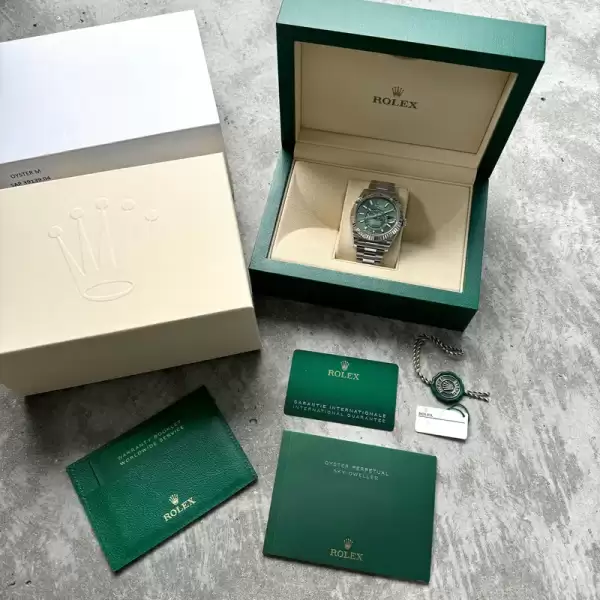 2024 Rolex Sky Dweller 336934 Stainless Box Papers Green Dial11 result