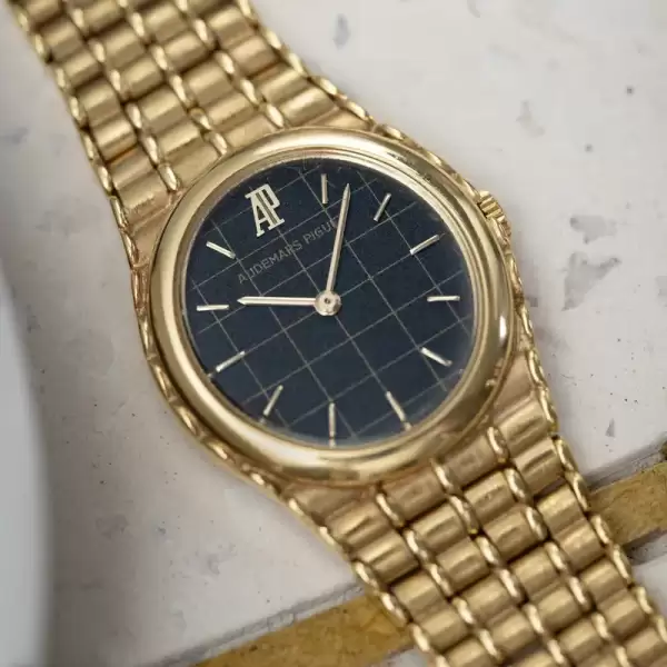 Ladies Audemars Piguet Bamboo 18K Yellow Gold Black Grid Pattern Dial10 result