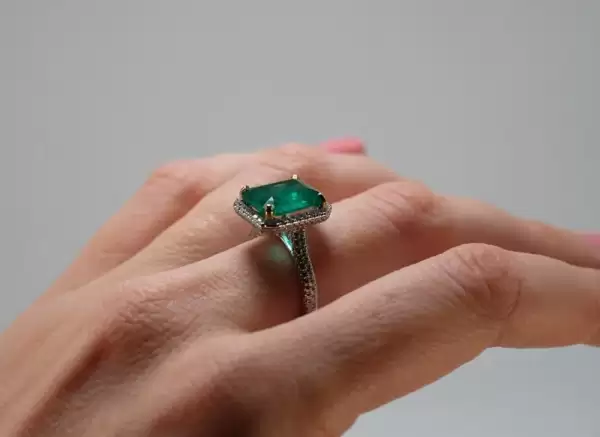 18K White Gold 4.75ct Natural Emerald Solitaire Cocktail Ring(10) result