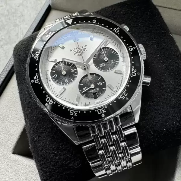 Tag Heuer Jack Heuer Autavia 85th Birthday CBE 2111 Box and Papers 41 result