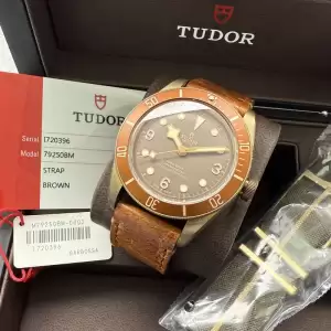 tudor heritage black bay bronze 79250bm extra strap box and papers40