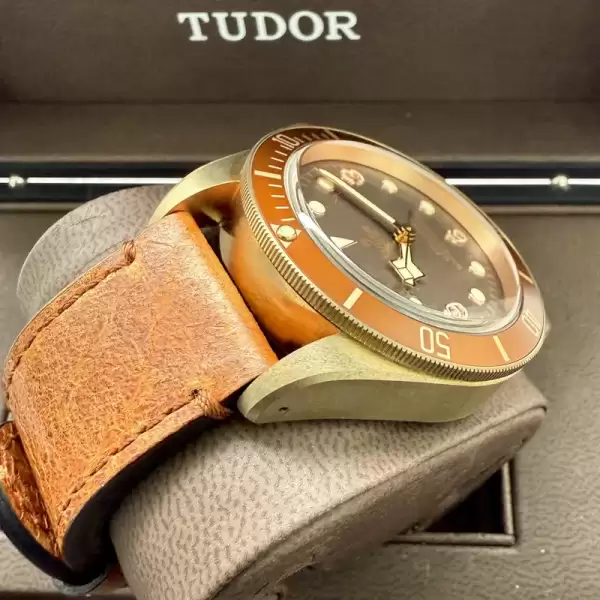 tudor heritage black bay bronze 79250bm extra strap box and papers41