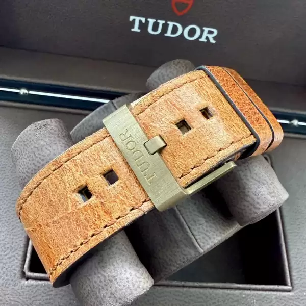 tudor heritage black bay bronze 79250bm extra strap box and papers42