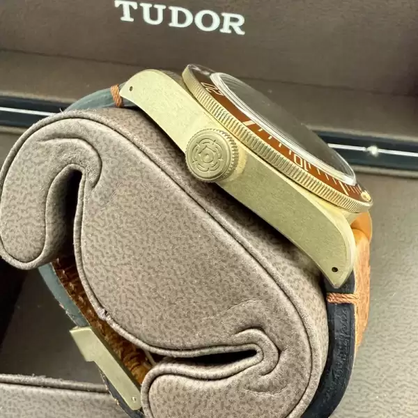 tudor heritage black bay bronze 79250bm extra strap box and papers43